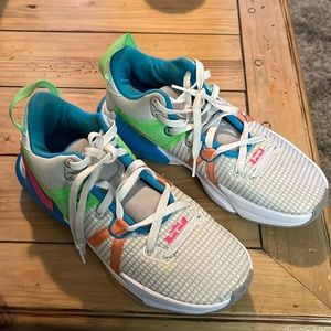 NIKE LEBRON Witness 4 basketball shoes, 9